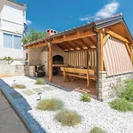 Lovely Apartment In Zadar With Wifi