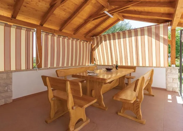 Lovely Apartment In Zadar With Wifi