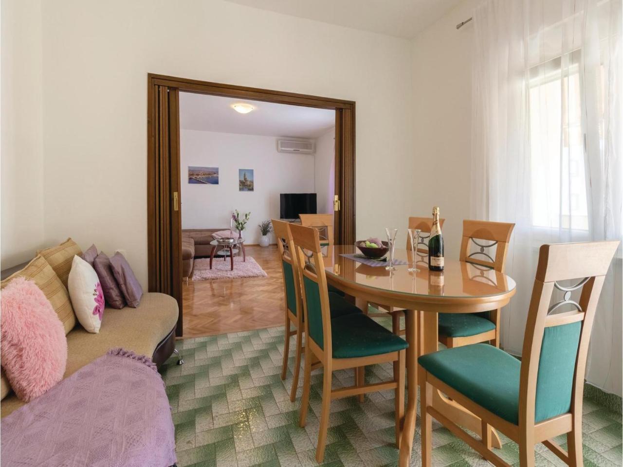 Appartement Lovely In With Wifi